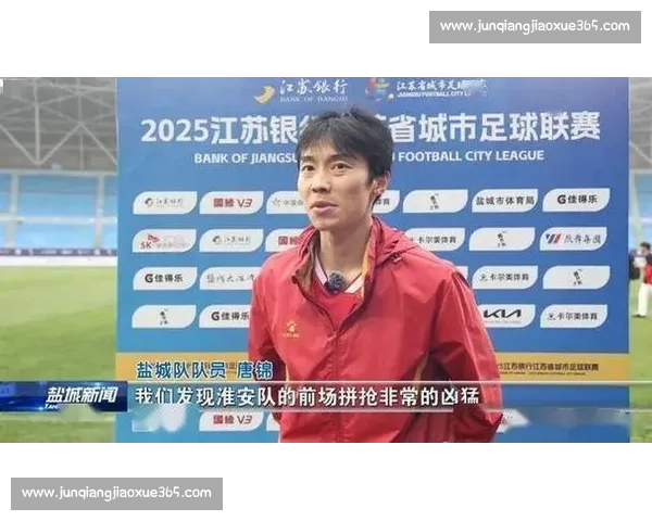 门柱惊魂！连云港队长补时任意球憾中门柱，铁血担当诠释领袖本色