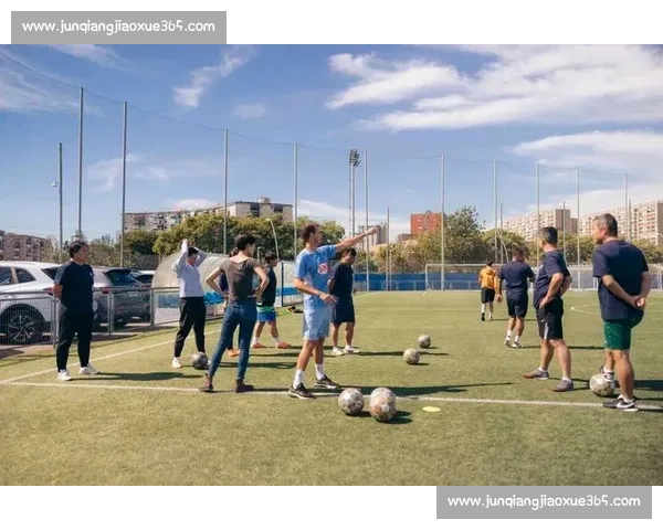 阳光少年探秘亚泰足球基地:张笑飞亲授职业训练课 沉浸式感受足球文化